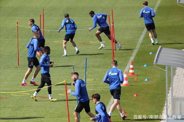 某西部高管：湖人似乎专注于寻找一名强力中锋 没中锋缺乏竞争力